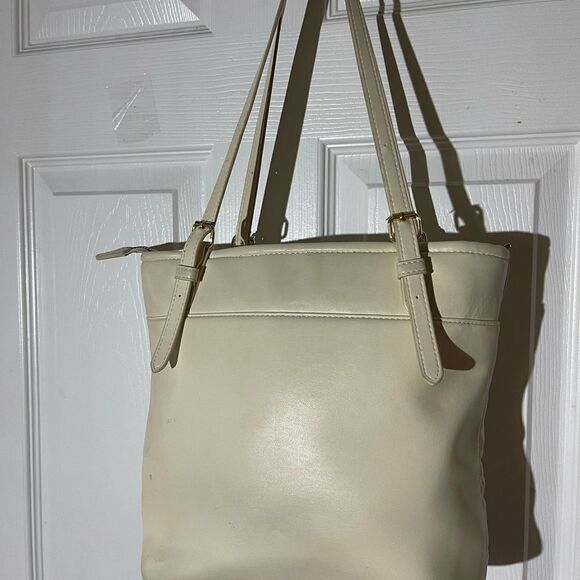 Betsey Johnson Cream Shopper Heart Quilted medium shoulder bag gold tone accent - Picture 3 of 12